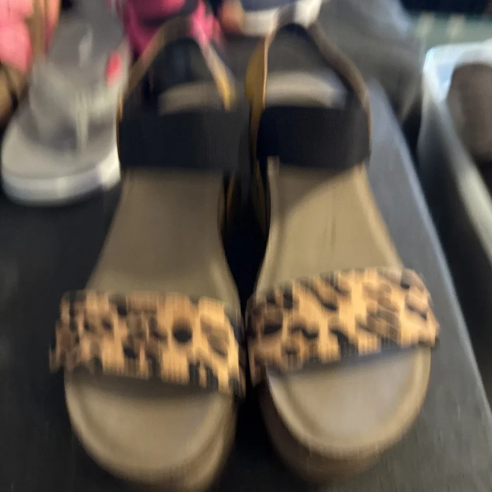 Women Hokus Pokus Black/yellow Wedges Size 8.5